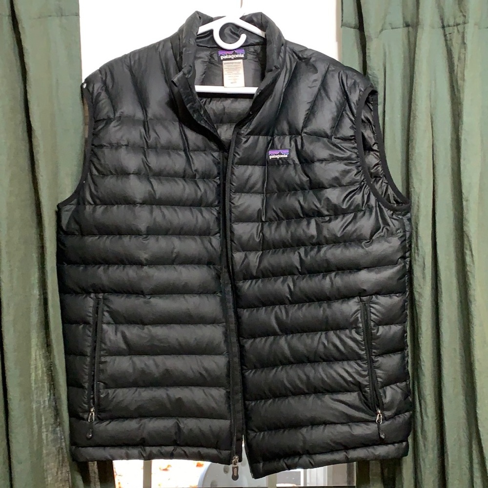 Patagonia Men’s Down Sweater Vest size Large in Black!!